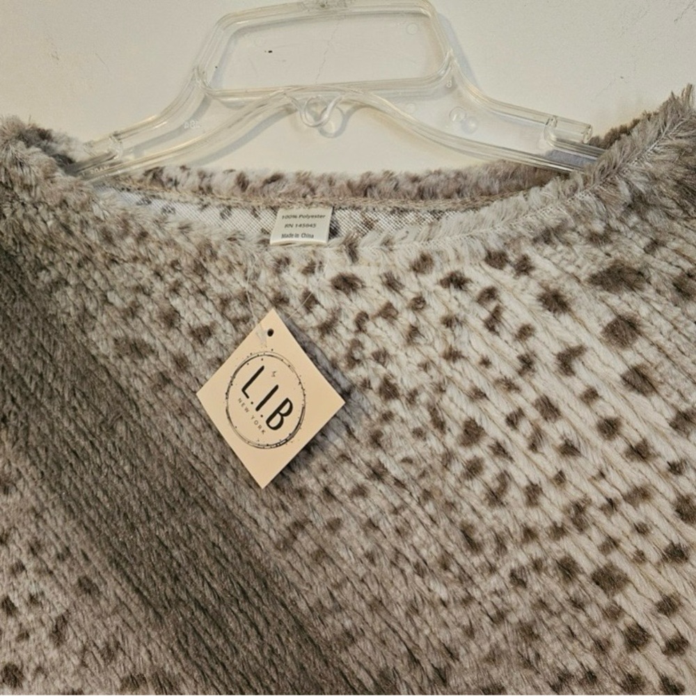 Elegant Brown and Cream Cape - Picture 4 of 5